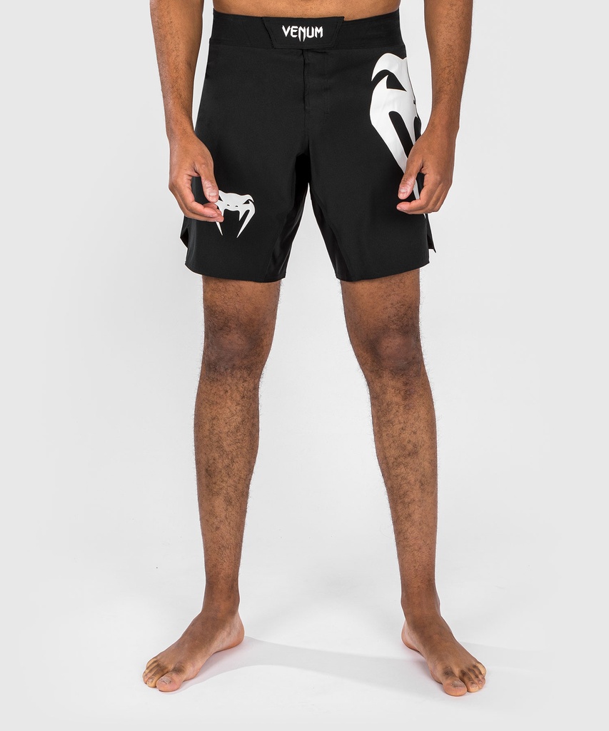 Venum Fight Shorts Light 5.0, Schwarz-Weiß