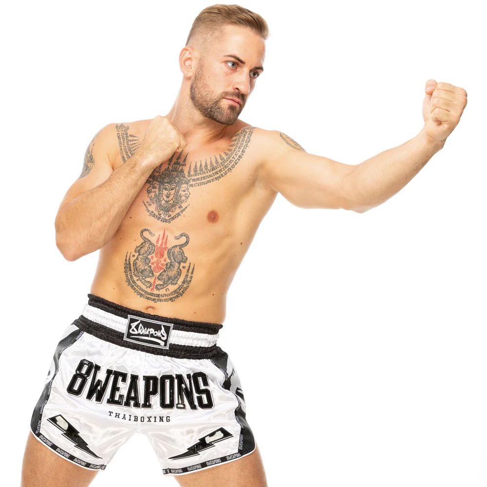 8Weapons Muay Thai Shorts Carbon Snow Night, Weiß