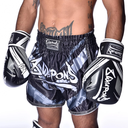 8Weapons Muay Thai Shorts Shift, Schwarz