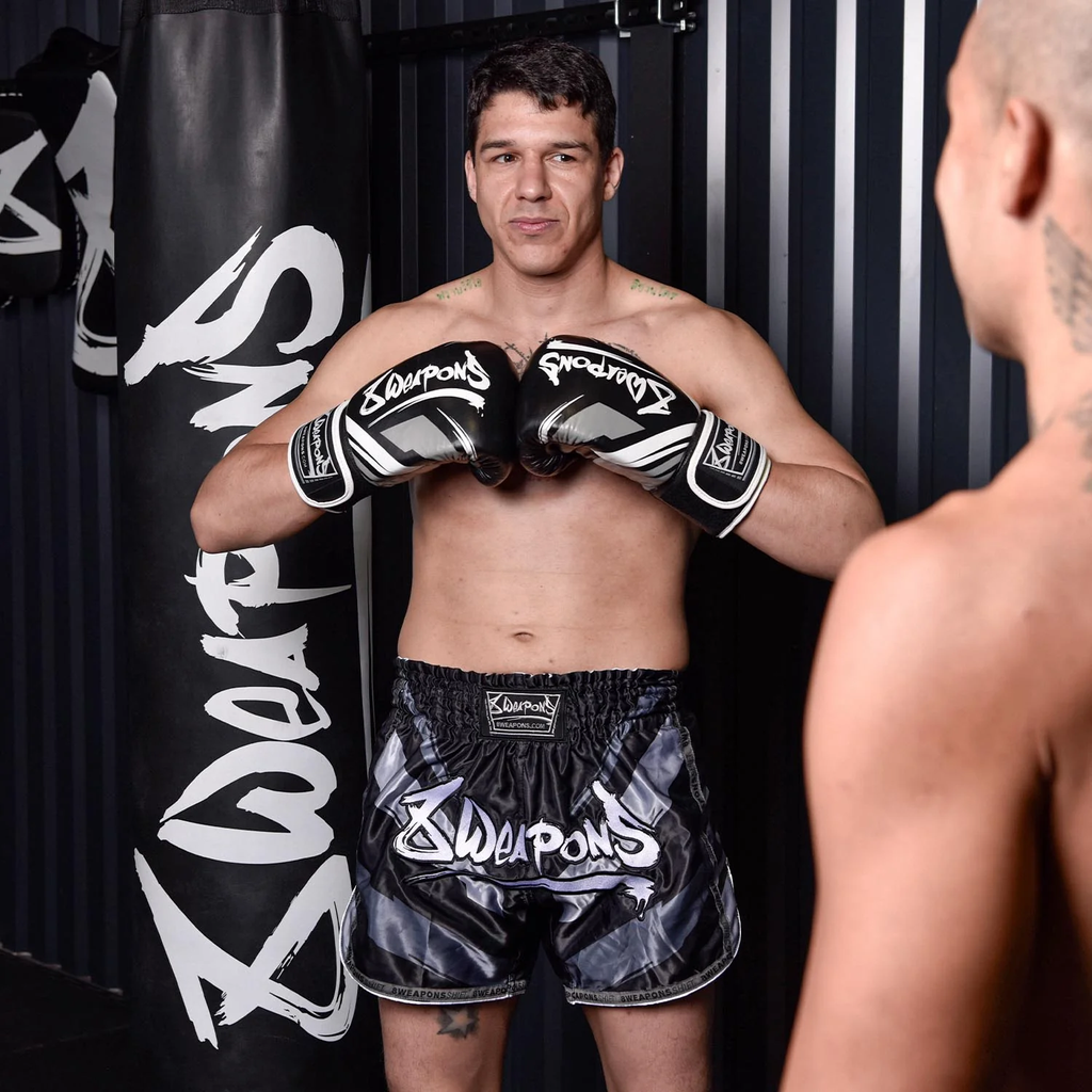 8Weapons Muay Thai Shorts Shift, Schwarz