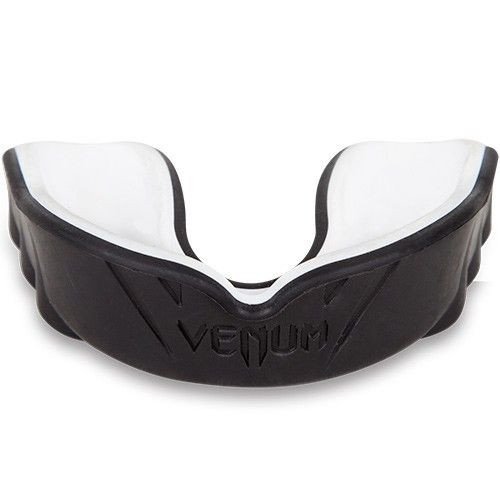 [EU-VENUM-0618-S-W] Venum Mouthguard Challenger, Black-White